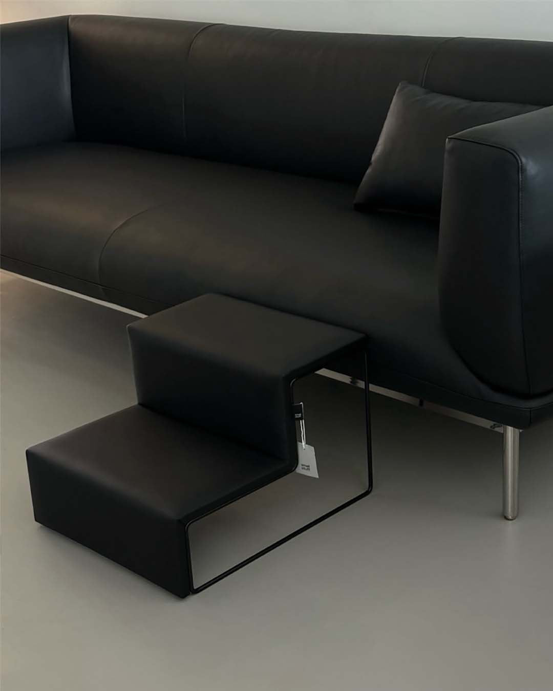 #Color_Vegan Leather Black