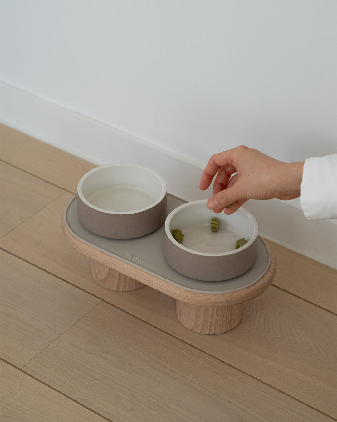 Vintage Rose Pet Table & Crafted Wooden Stand | Design for Pets